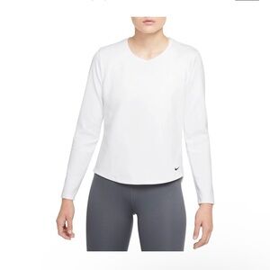Nike women’s thermal fit long sleeveve shirt